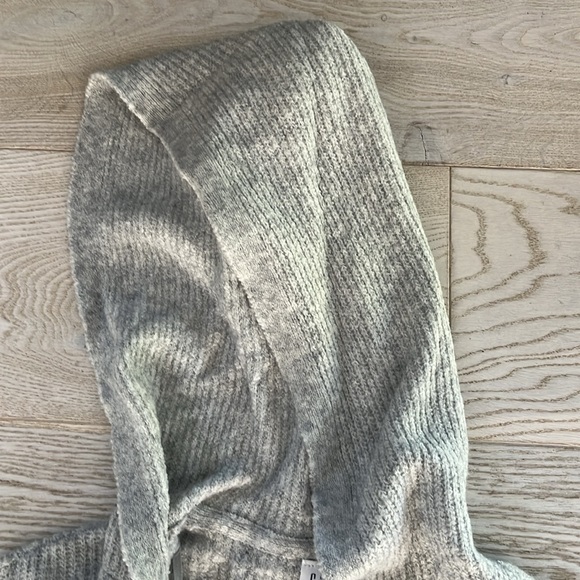 Gap size small long hooded cardigan. - Picture 4 of 5